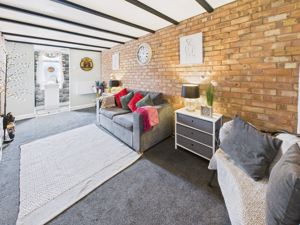 Snug/Guest Room- click for photo gallery